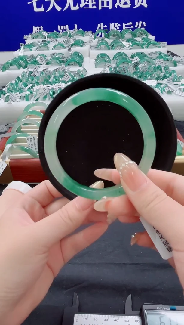 未镶嵌手镯石英质玉（非洲翠）圈口61