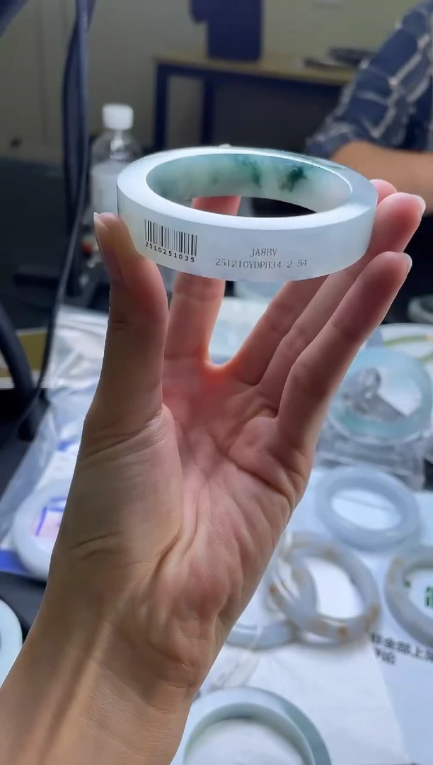 未镶嵌手镯定制翡翠@****?手镯