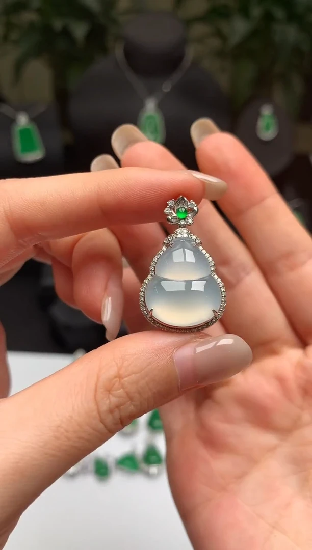 翡翠18K金镶嵌吊坠(不含链)葫芦