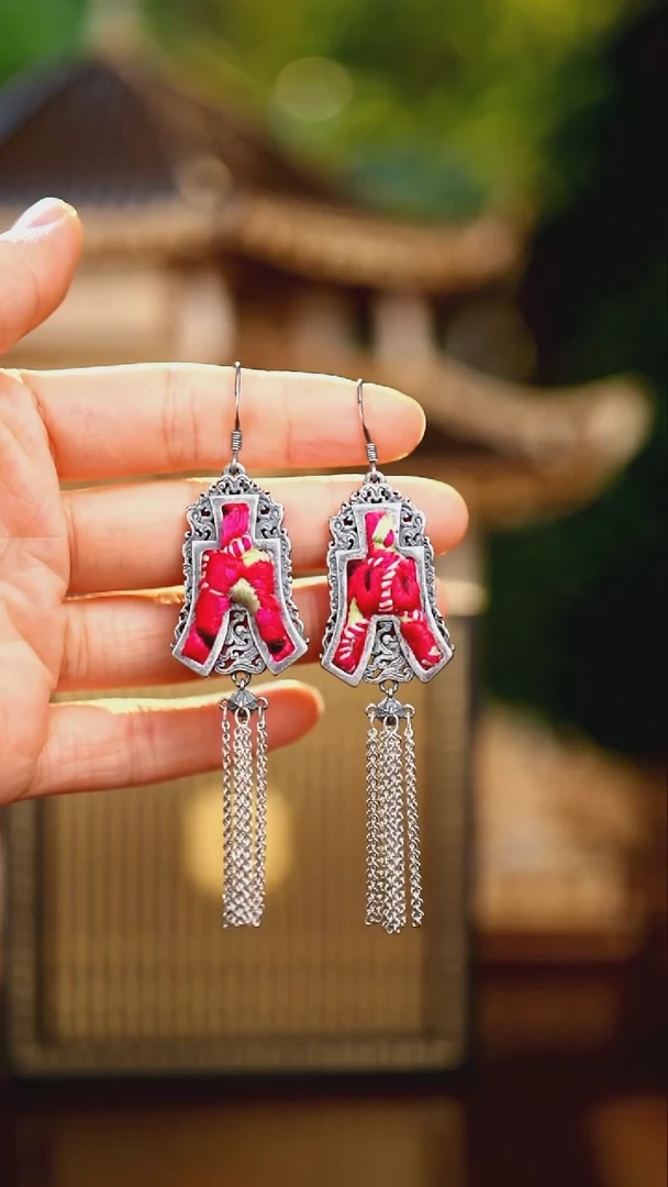 刺绣私人定制苗族手工A111