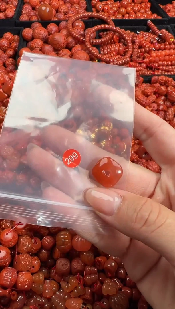 南红玛瑙未镶嵌颈饰1