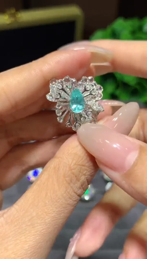 18K金镶嵌戒指帕拉依巴碧玺1.02ct