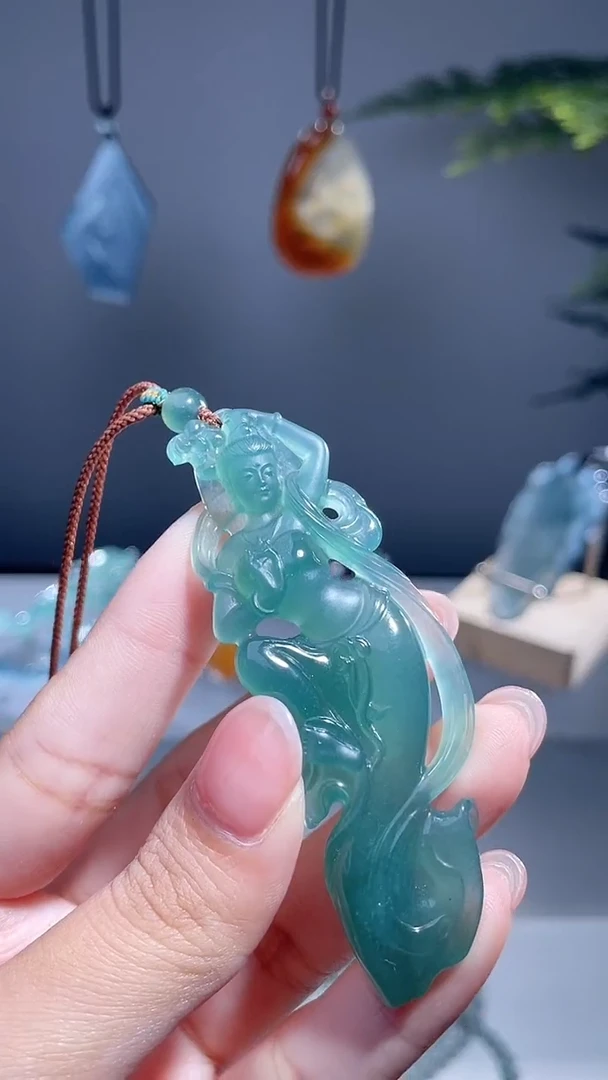 颈饰未镶嵌翡翠飞天
