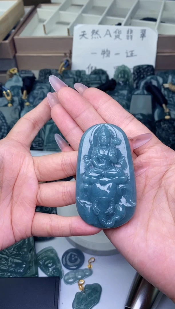 颈饰未镶嵌翡翠