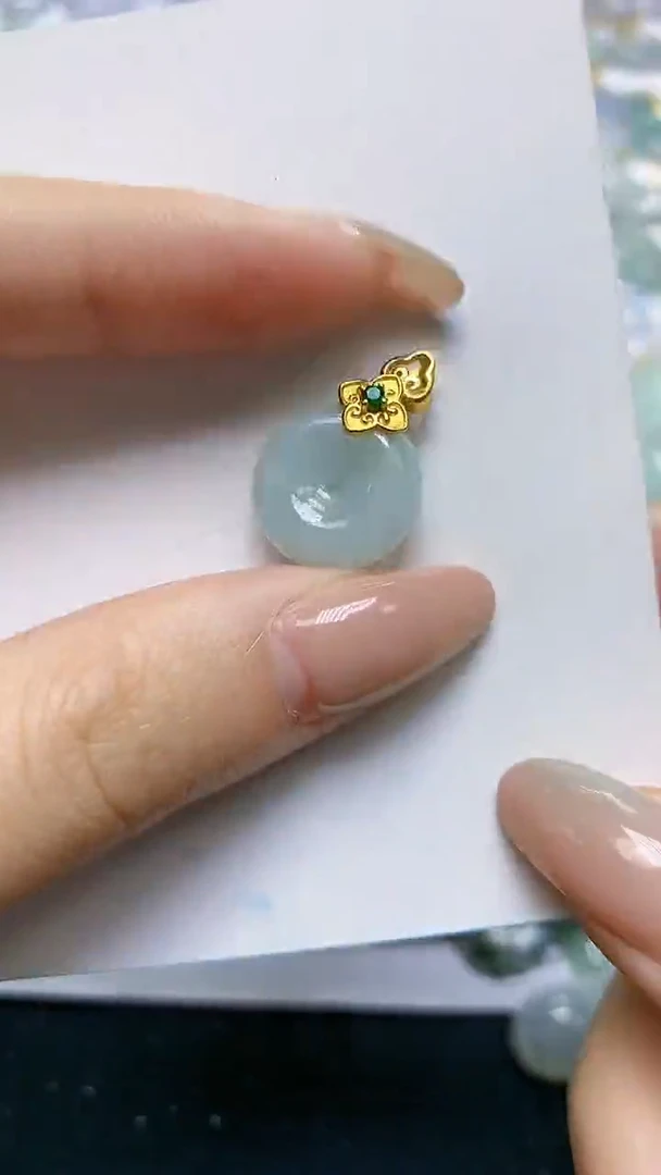 翡翠未镶嵌颈饰天然缅甸A货翡翠