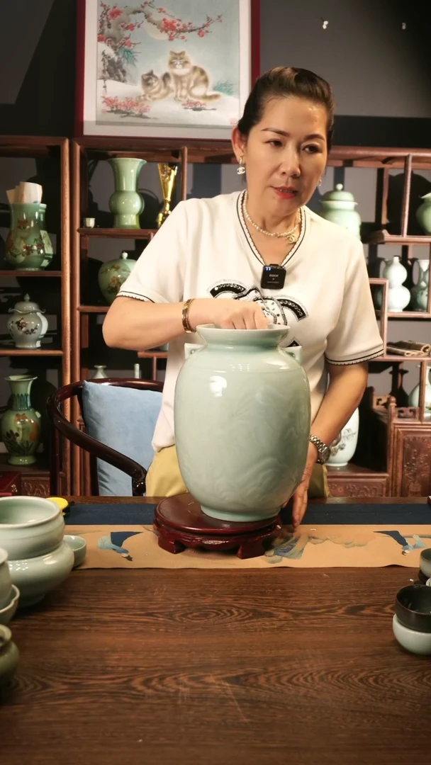 纯手工 粉青 双耳瓶（山水画