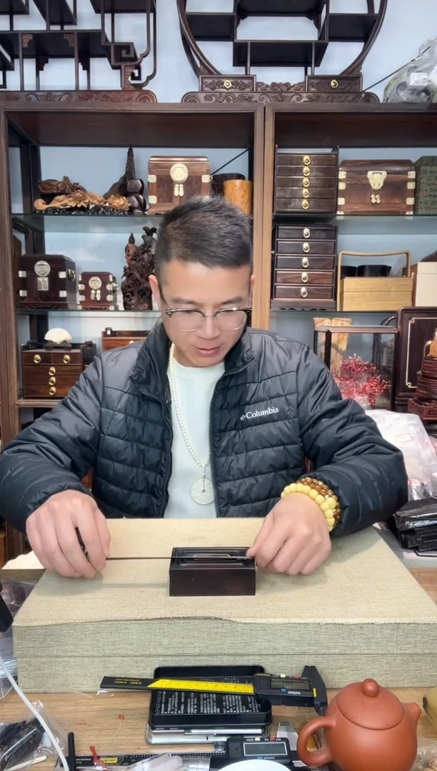 乌木类书架489大叶紫檀嵌瘿木抽拉盒  瑕疵