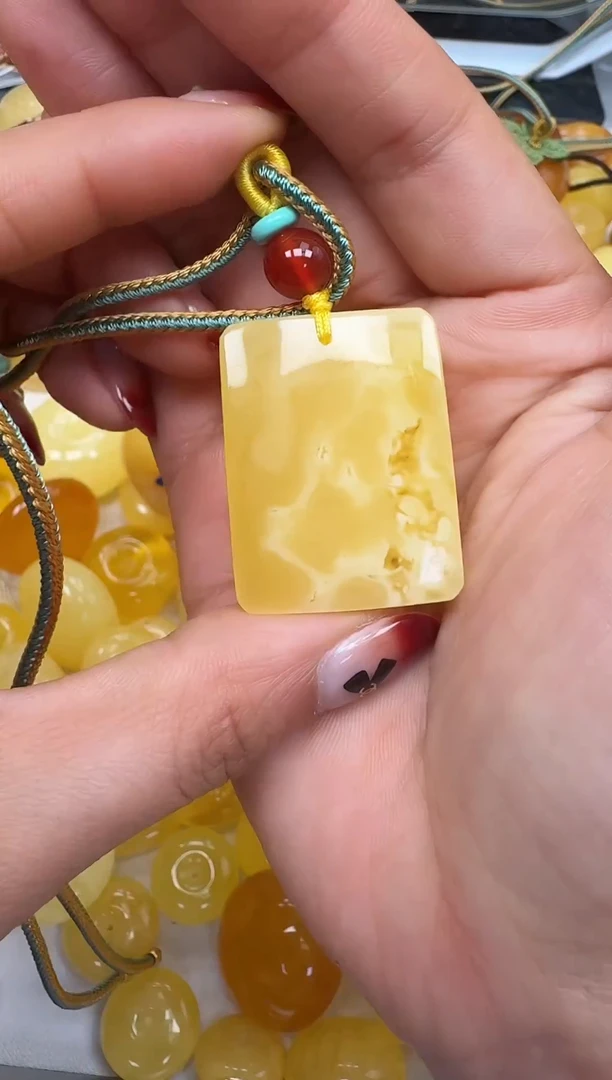 裸石琥珀未镶嵌如图