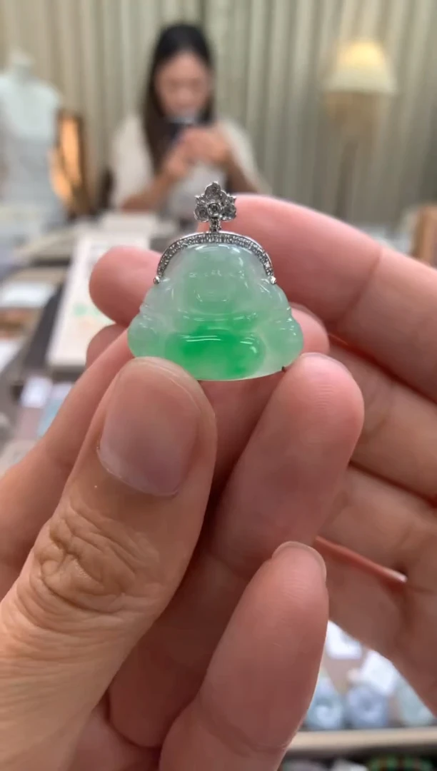 翡翠18K金镶嵌颈饰佛公