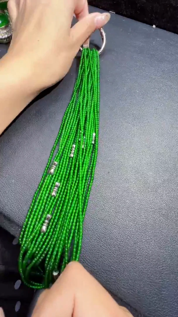 未镶嵌定制翡翠翡翠A货有轻微色差属于正常现象，珠链多样性发货1