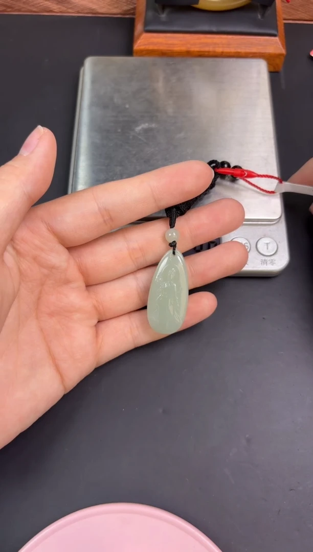 【闪购商品】和田玉吊坠(赠链)未镶嵌且末微色差近矿吊坠