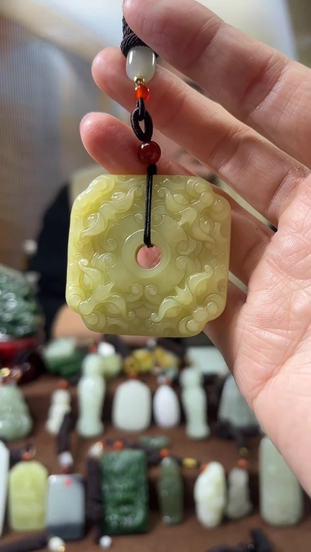 颈饰未镶嵌和田玉`