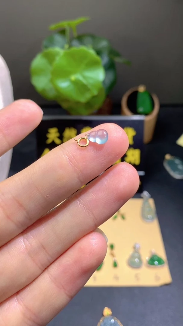 颈饰18K金镶嵌翡翠翡翠A货