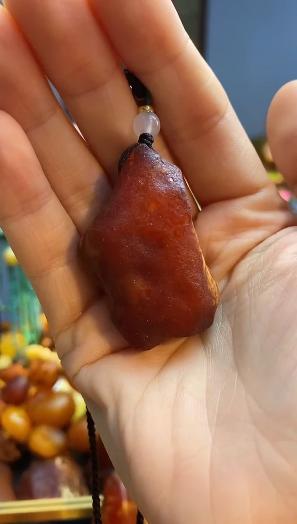 未镶嵌颈饰琥珀吊坠