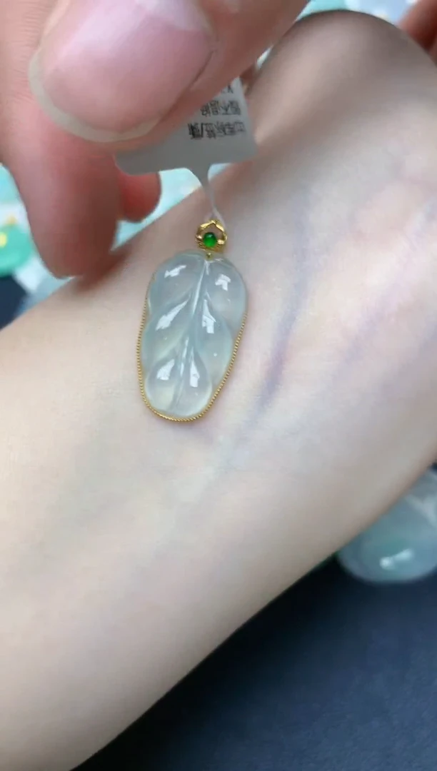 翡翠18K金镶嵌颈饰天然翡翠A货