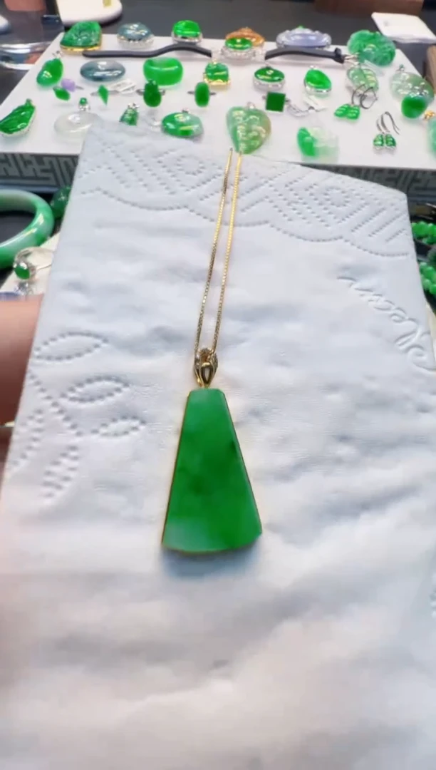 翡翠18K金镶嵌吊坠(不含链)1000