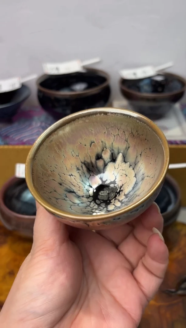 茶盏春申阁福利1只瑕品金浮雕束口