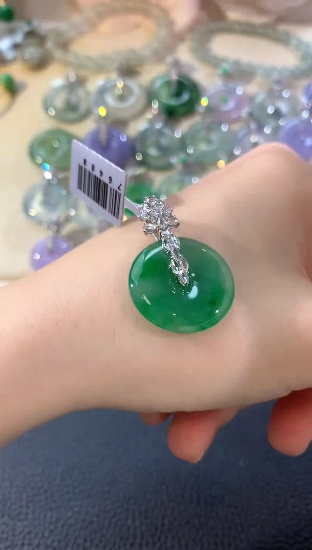 吊坠(不含链)18K金镶嵌翡翠冬日珠宝E154