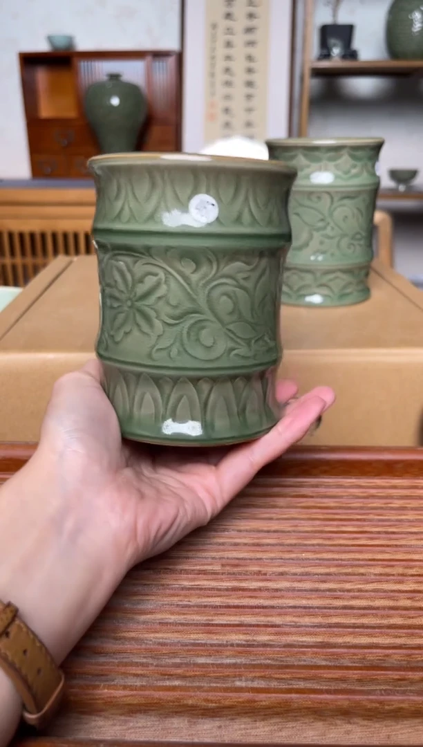 瓷器467孟红娟纯手工笔筒