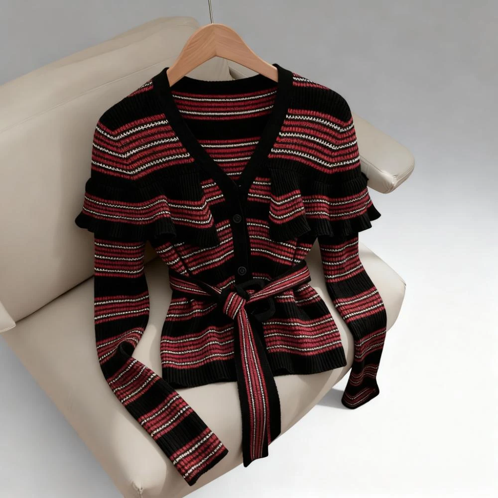 2025年秋季新款时尚休闲条纹纽扣小众百搭收腰长袖V领针织上衣女