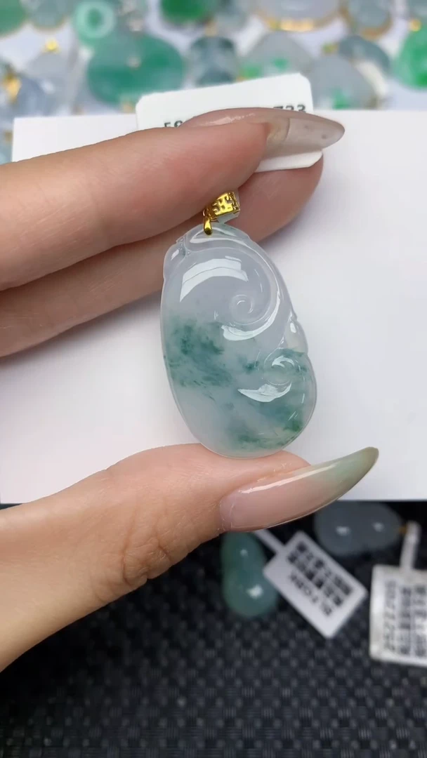 翡翠18K金镶嵌颈饰天然翡翠a货