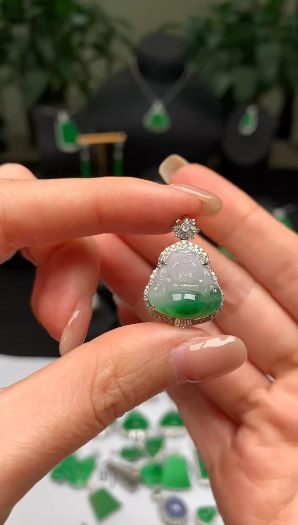 颈饰18K金镶嵌翡翠佛公