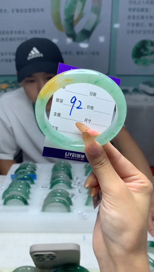 未镶嵌手镯石英质玉（非洲翠）夏****i62圈口