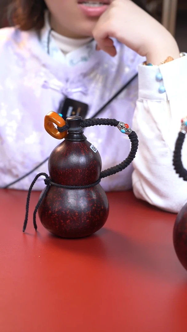 063手工大漆酒葫芦，牛角塞