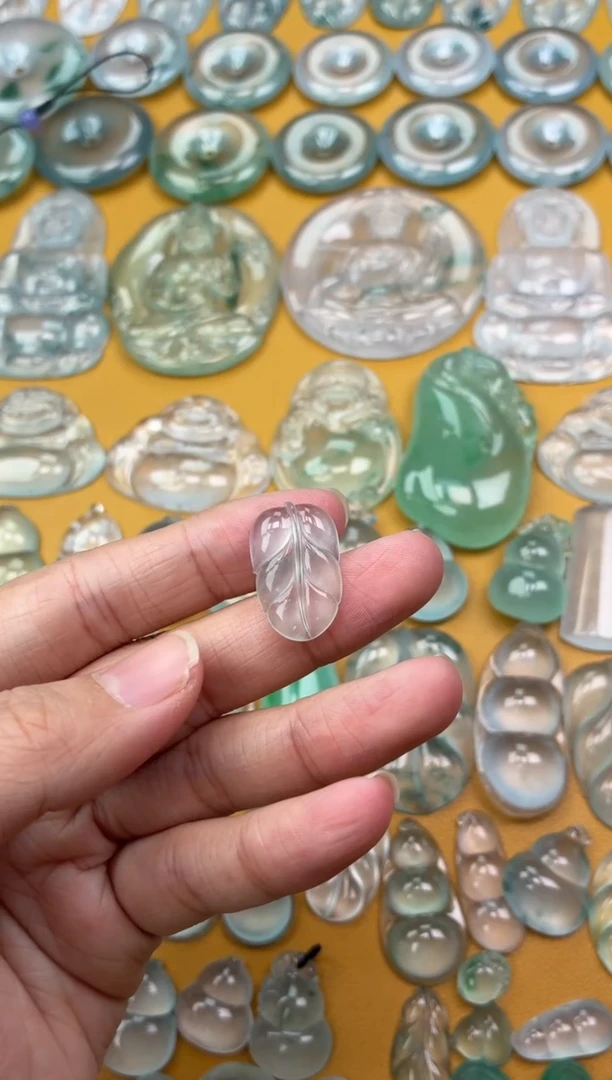 吊坠(不含链)未镶嵌翡翠9 叶子 21 13.3 3.4