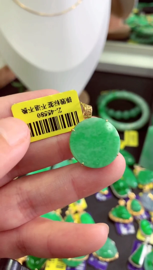 翡翠未镶嵌颈饰挂件