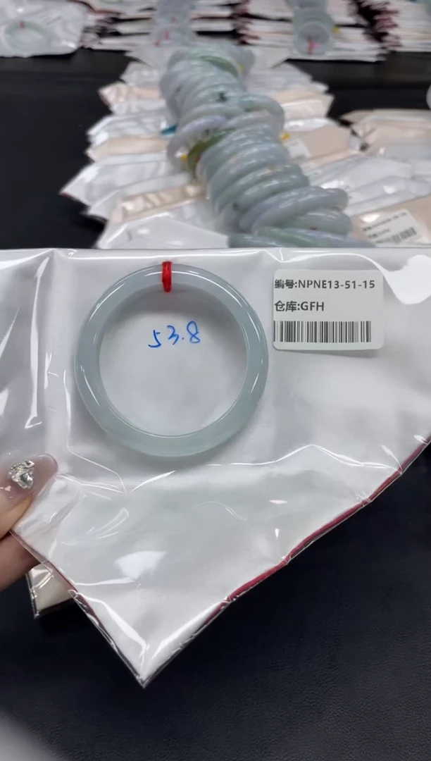 未镶嵌手镯翡翠翡翠手镯