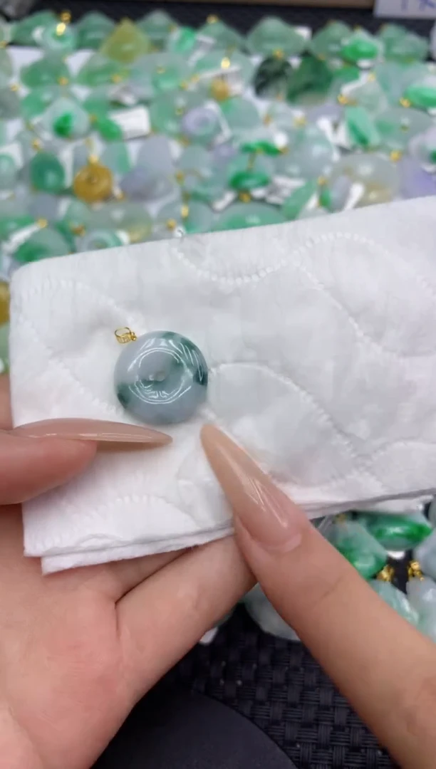 翡翠18K金镶嵌颈饰111111111