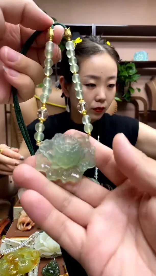 未镶嵌岫玉吊坠多样性发货发其中之一