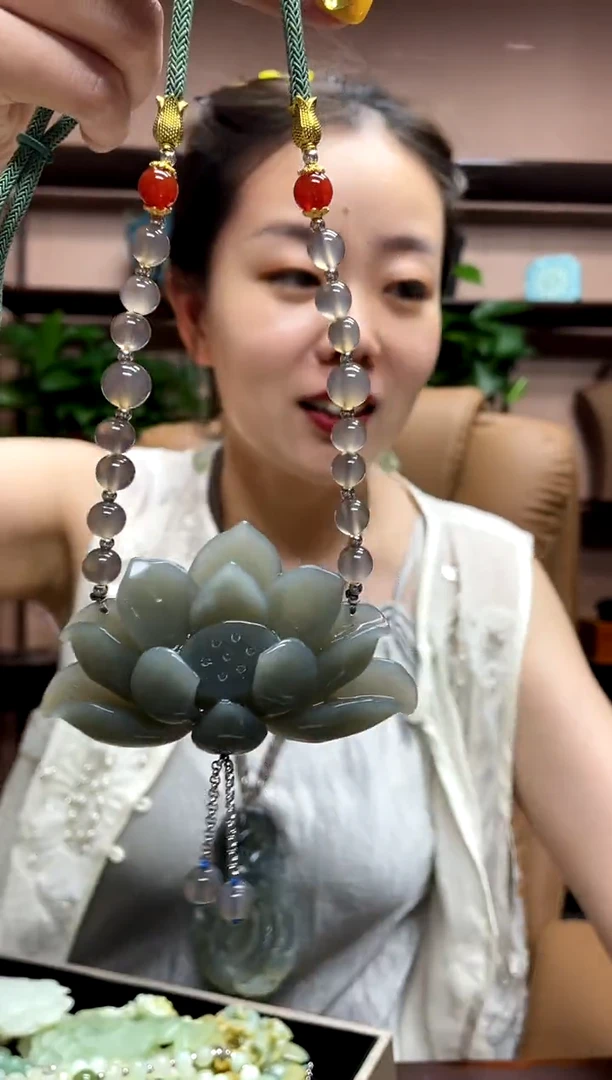 岫玉未镶嵌吊坠·