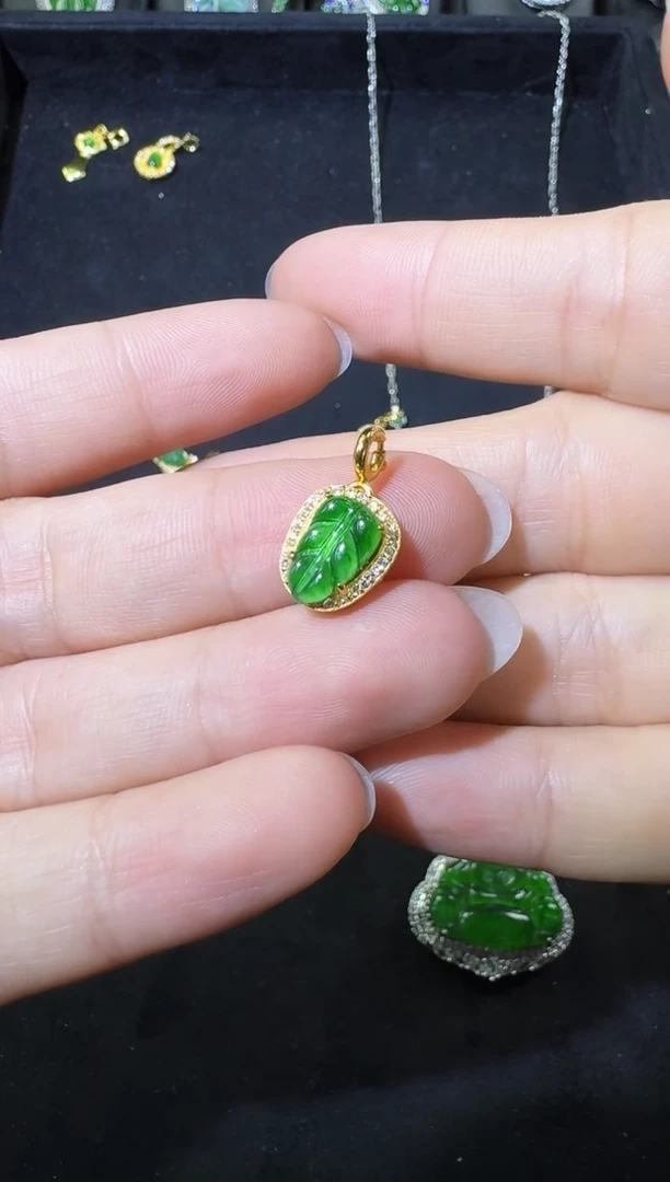 【闪购商品】翡翠吊坠(不含链)银S925镶嵌多宝