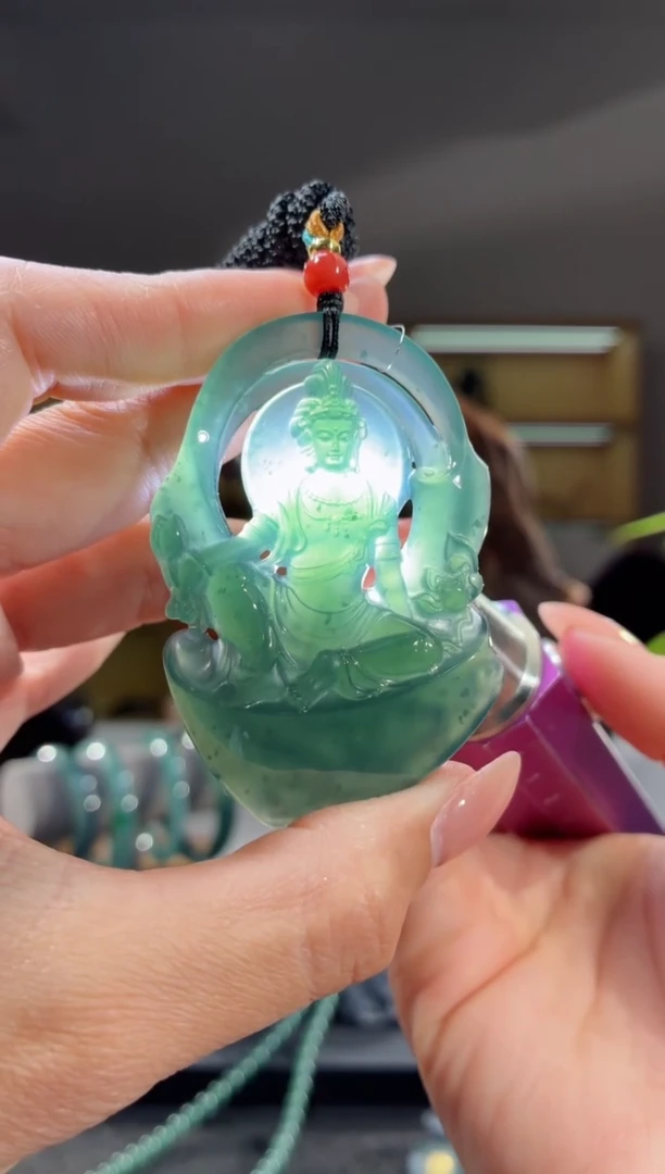 吊坠(不含链)未镶嵌翡翠观音
