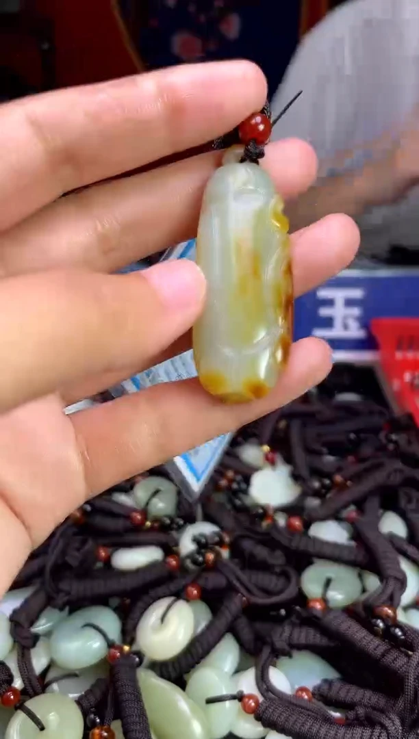 未镶嵌和田玉挂件1