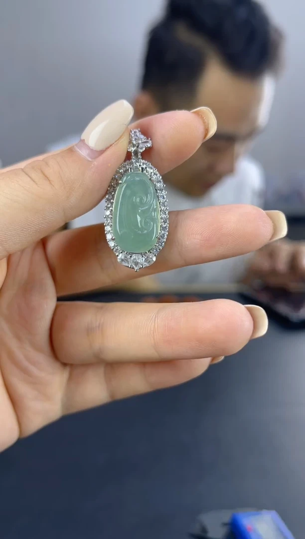 翡翠未镶嵌颈饰天然A货翡翠