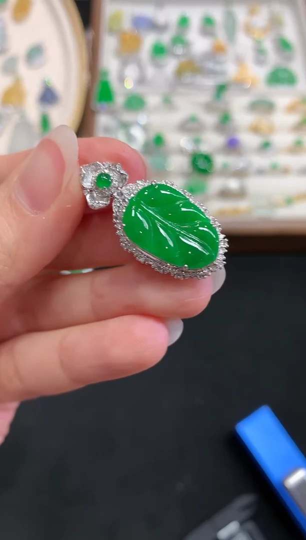 【闪购商品】翡翠吊坠(不含链)18K金镶嵌W297|12000