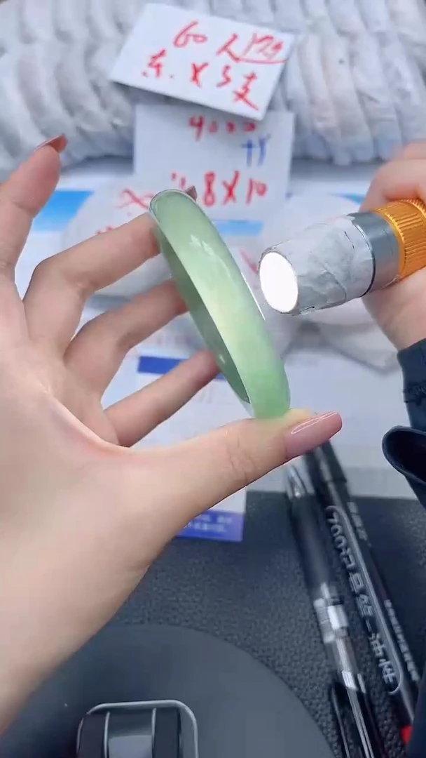 石英质玉手镯未镶嵌88-