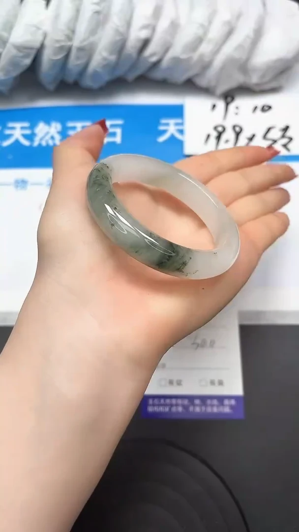 【闪购商品】石英质玉手镯未镶嵌61