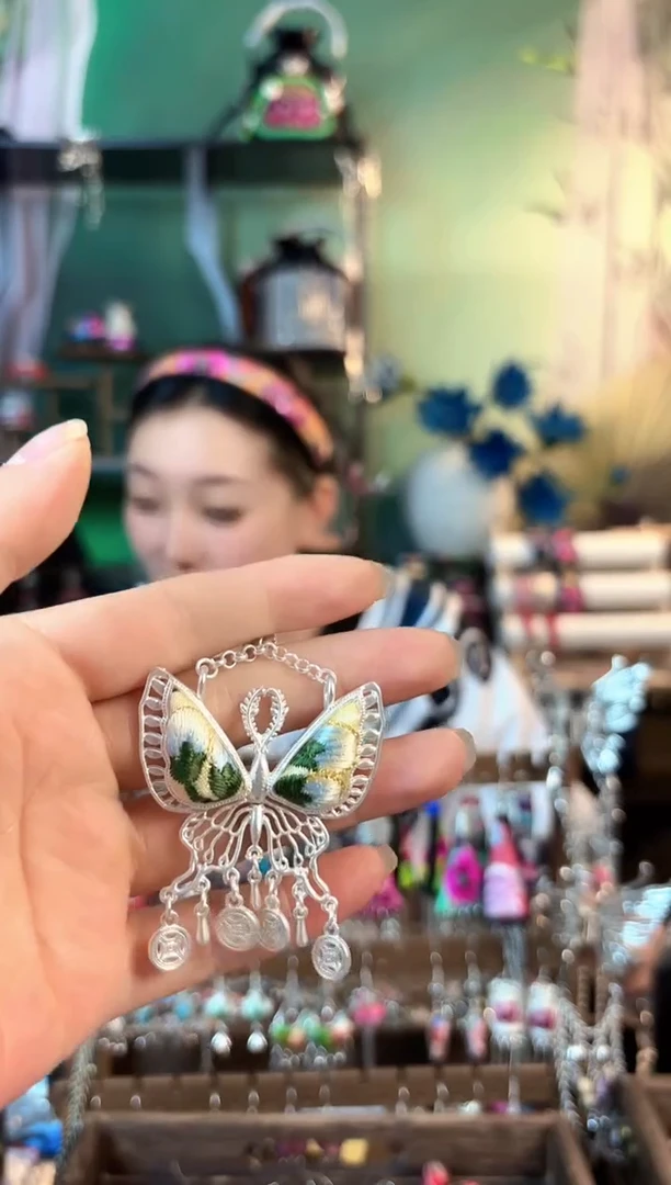 织绣大**姐彩云南阁非遗老绣539
