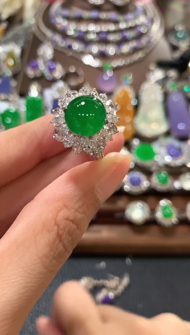 18K金镶嵌戒指翡翠彼**开m55