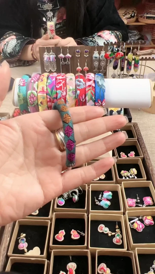 【闪购商品】织绣民族风老绣饰品285