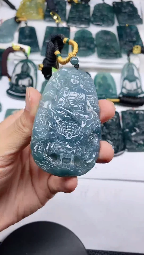 颈饰未镶嵌翡翠