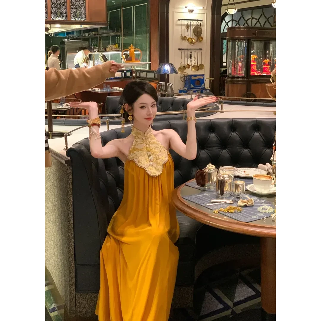 新中式国风挂脖重工设计感连衣裙子女装气质时尚绝美显瘦无袖长裙