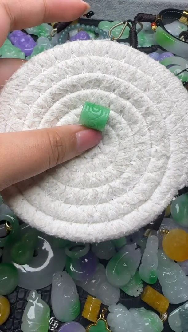 颈饰未镶嵌翡翠缅甸翡翠吊坠