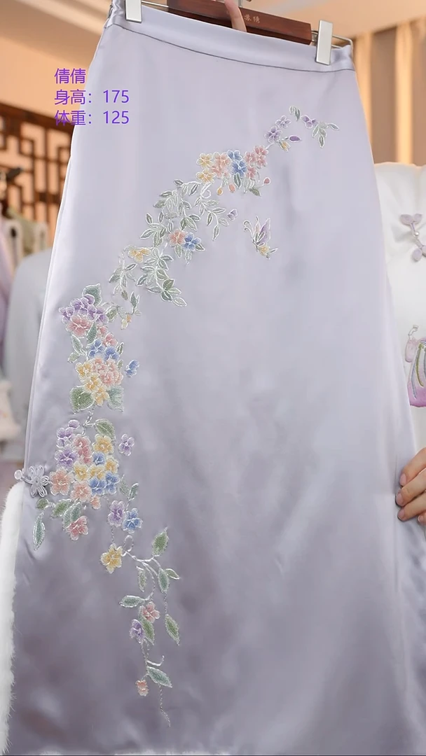 刺绣非遗服饰一物一件