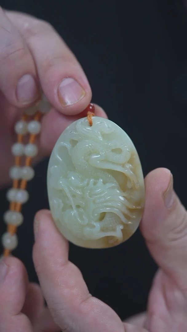 颈饰未镶嵌和田玉龙牌
