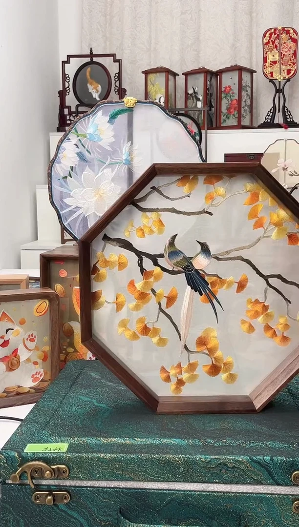 扇子苏绣作品手工摆台